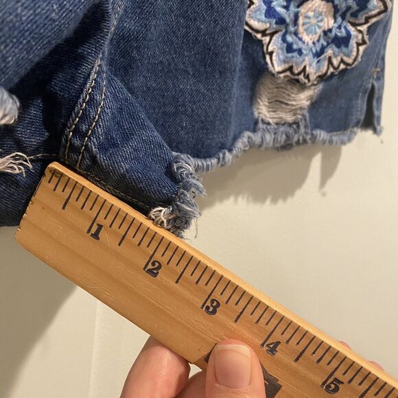 Denim Lab Cut Off Jean Shorts Womens Size M (28”) Embroidered Flowers - Picture 8 of 11